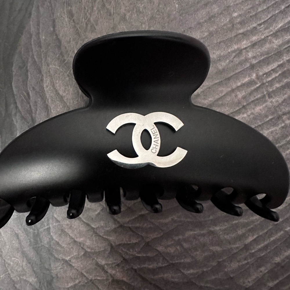 Chanel  V I P GWP Black Hair Clip